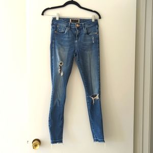 River island Skinny Jeans with Rips